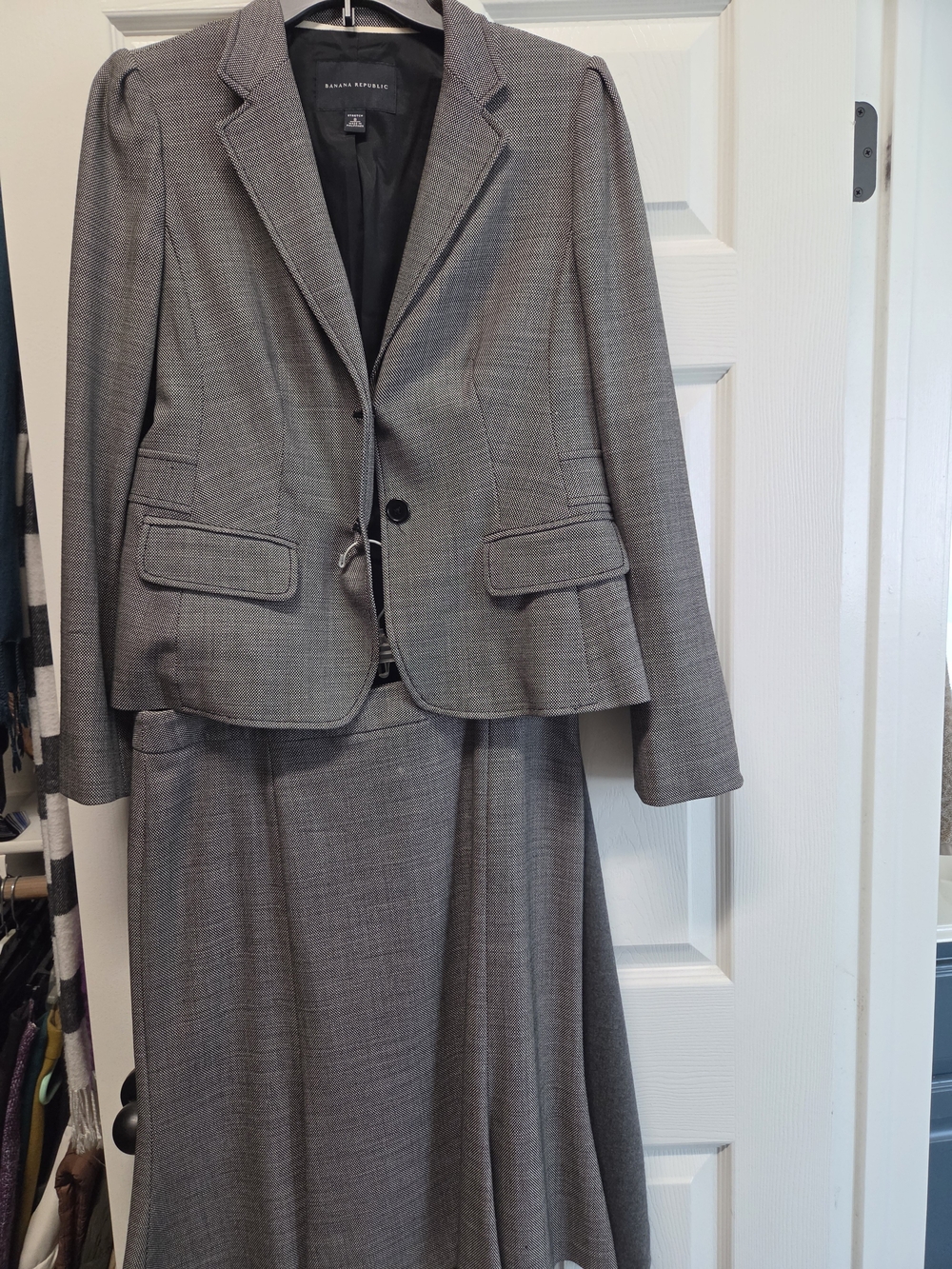 Banana Republic Black And White Women's Stretch Blazer And Tulip Skirt Suit